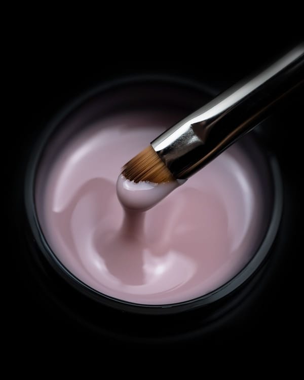 Unhas de Gel ou Verniz Gel? Descubra a Diferença Antes de Escolher o Seu Estilo