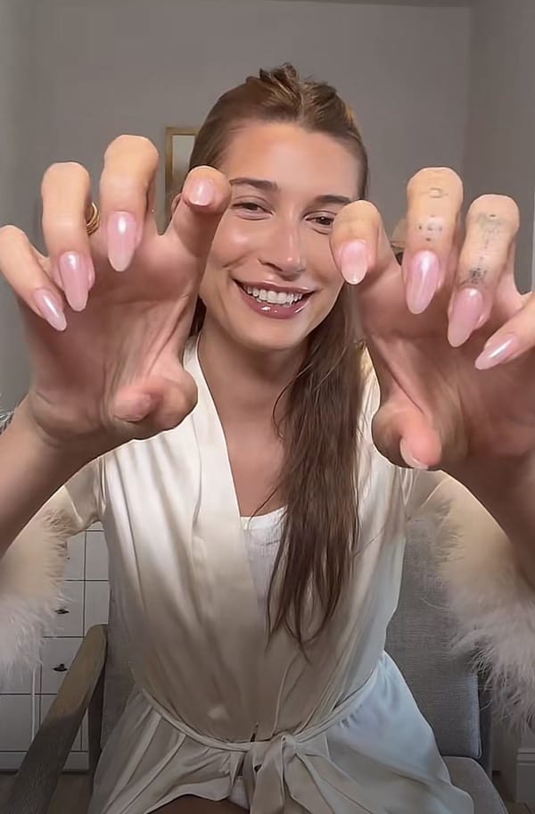 Unhas da Hailey Bieber: 7 Inspirações e Tendências Imperdíveis para Seu Estilo
